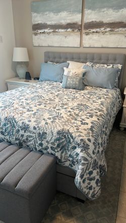 Queen bedroom set