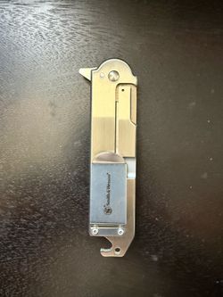 Smith & Wesson pocket knife