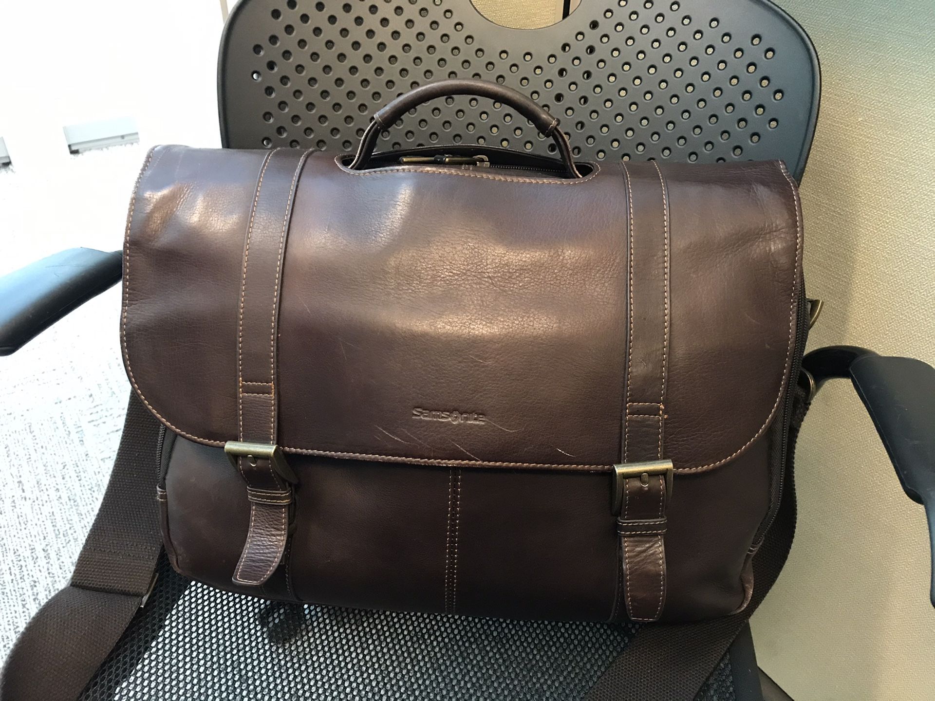 Samsonite Classic Briefcase messenger bag