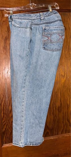 Light Wash Denim Jeans with Embroidered Pocket