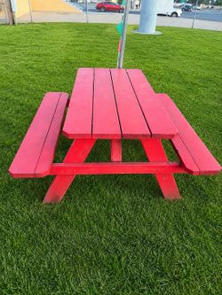 Picnic bench