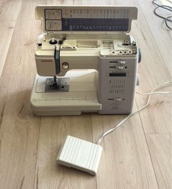 Janome Quilter’s Companion 6125 Sewing Machine