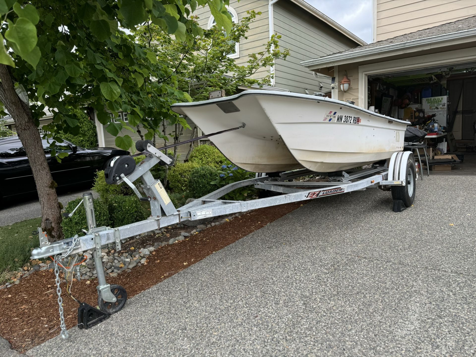 14β Livingston center console drive with 25H Mercury motor and 16β Custom trailer