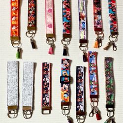$5ea. New Wristlets/ Nuevos Llaveros