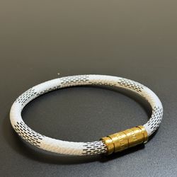Causal Magnetic bracelet