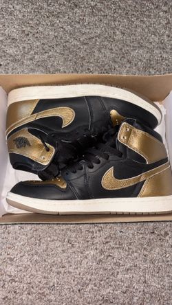 Metallic Gold Jordan 1s Size 8 Men’s 