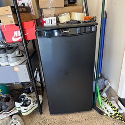 Danby 4.4 Cu.Ft. Mini Fridge, Compact Refrigerator in great condition, works perfectly