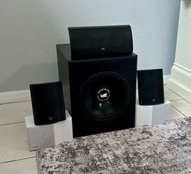 surroundsound stereo speakers in very good working condition