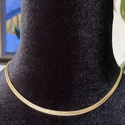 Brand New Gold Tone Choker 