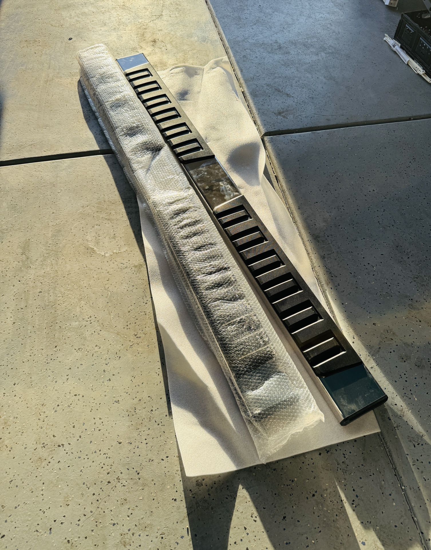 Pickup Truck Running Board / Side Step – Brand New!