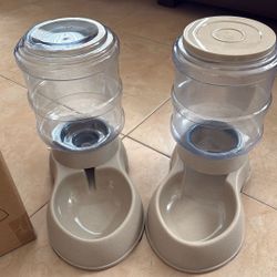 Pet Feeder and Waterer  Set