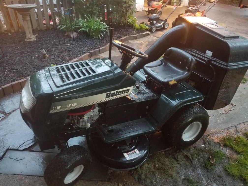 Bolens 38 inch cut lawn tractor with bagger