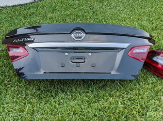 2016-2018 Nissan Altima SR Trunk Lid