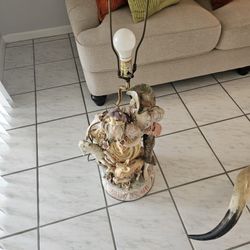 Porcelain lamp
Bethel Ben Rose 