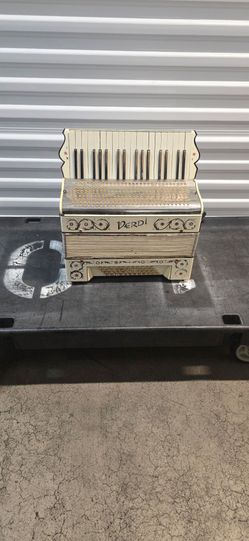ACORDEON  HOHNER  VERDI I  $179