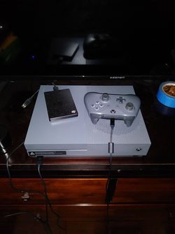 A gray Xbox One Battlefield S 1tb edition