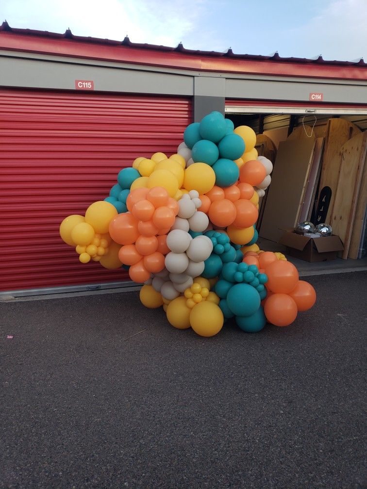 Balloon Arch/ Garland
