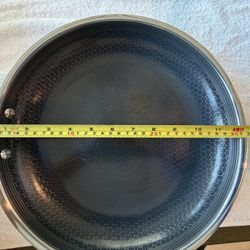 Hexclad 12in frying pan