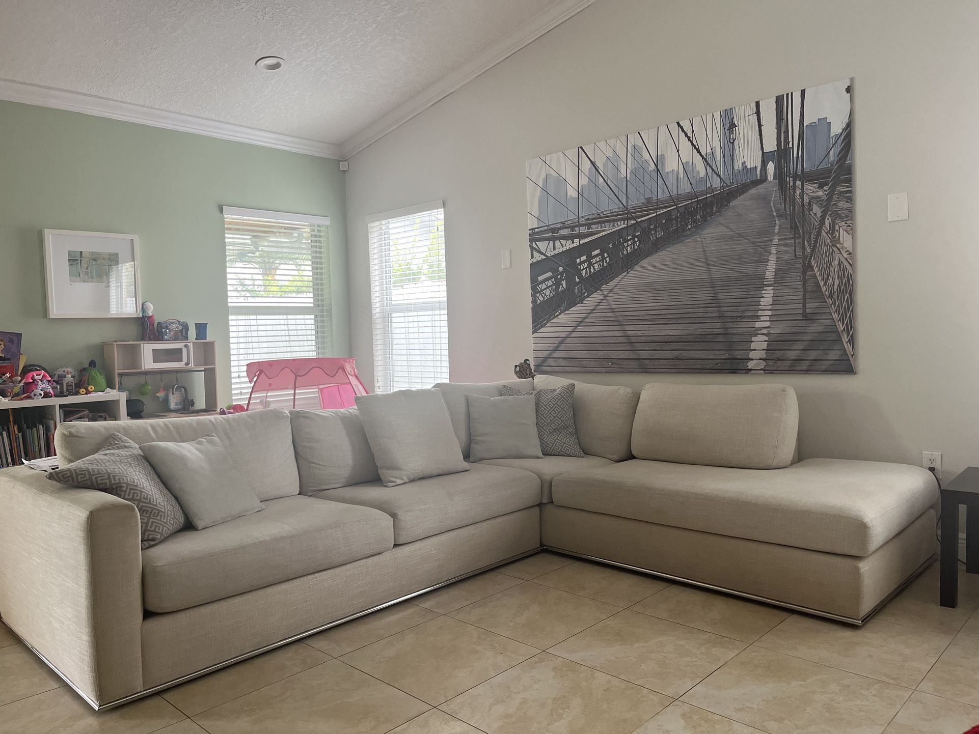 Sectional In Very Good Condition for Sale in Miami, FL OfferUp