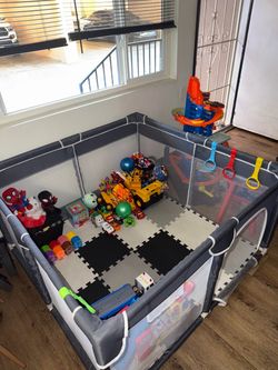 BABY PLAYPEN + MAT