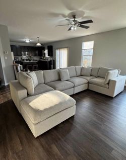 Thomasville Lowell 6-Piece Modular Sectional – Like New Display Model