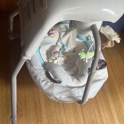 Infants cradle & swing by Fisher-Price