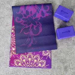 Gaiam Yoga mat And Blocks