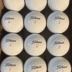 12 Titleist TruFeel White Golf Balls 5/4a Lot D139