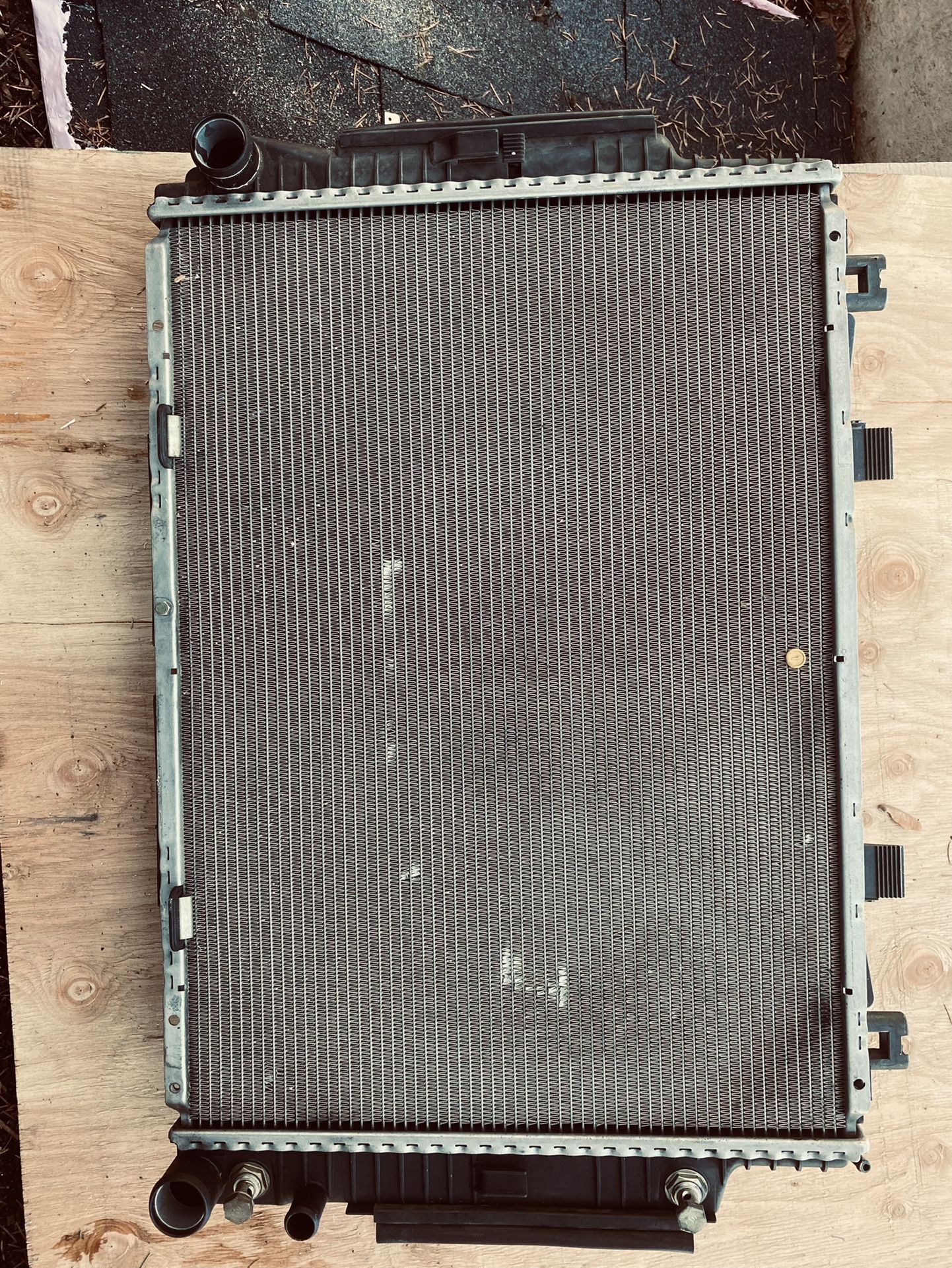 Mercedes W140 1994-99 Radiator With Fans