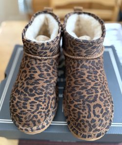 Women’s Alpine Design Leopard Print Emme Boot Wool Lining - Size 8