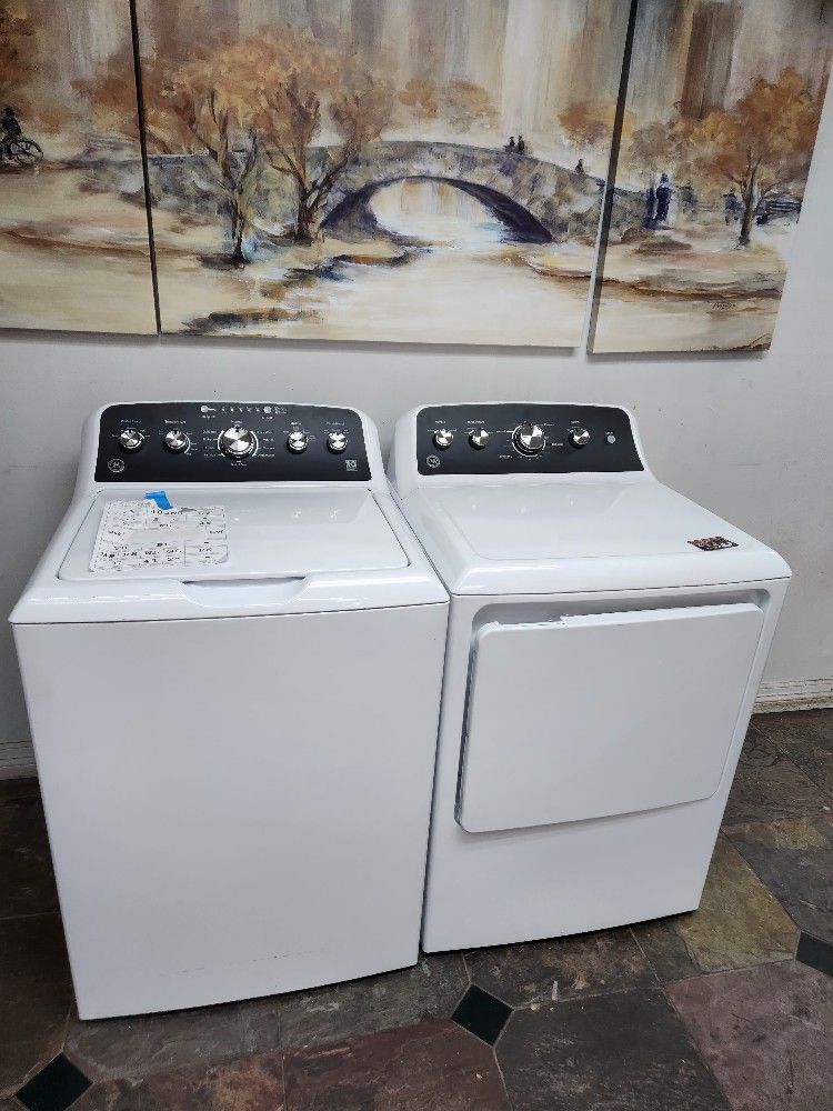 SET GE WASHER AND GAS DRYER BRAND NEW