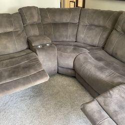 Sectional Sofa / Recliners