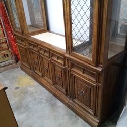 Solid Wood Oak  Entertainment Center / Matching Hutch