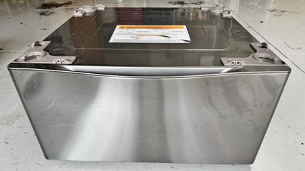 27” LG pedestal for washing machine Or Dryer 