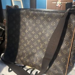 Louis Vuitton Messenger Bag 