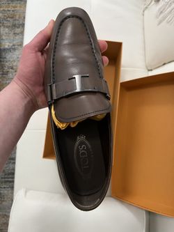 TODS MENS SIZE  8 