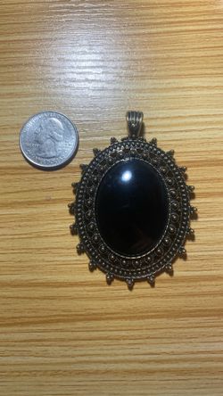 vintage-style oval black gemstone pendant