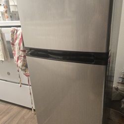 Insignia Mini Fridge 3.1 CF