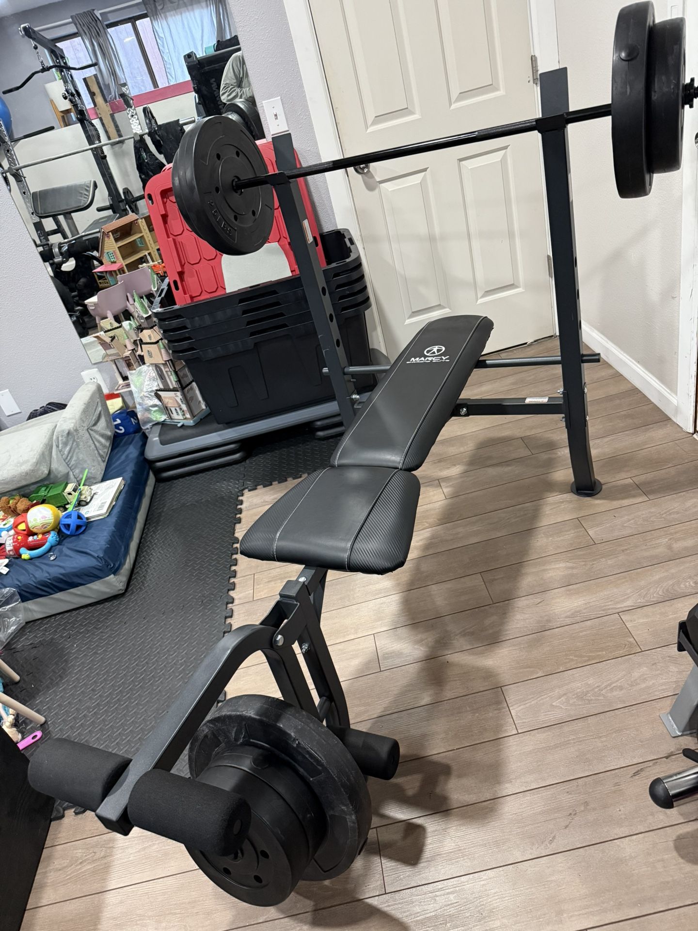 Weight Bench With 125lbs Of Weights 