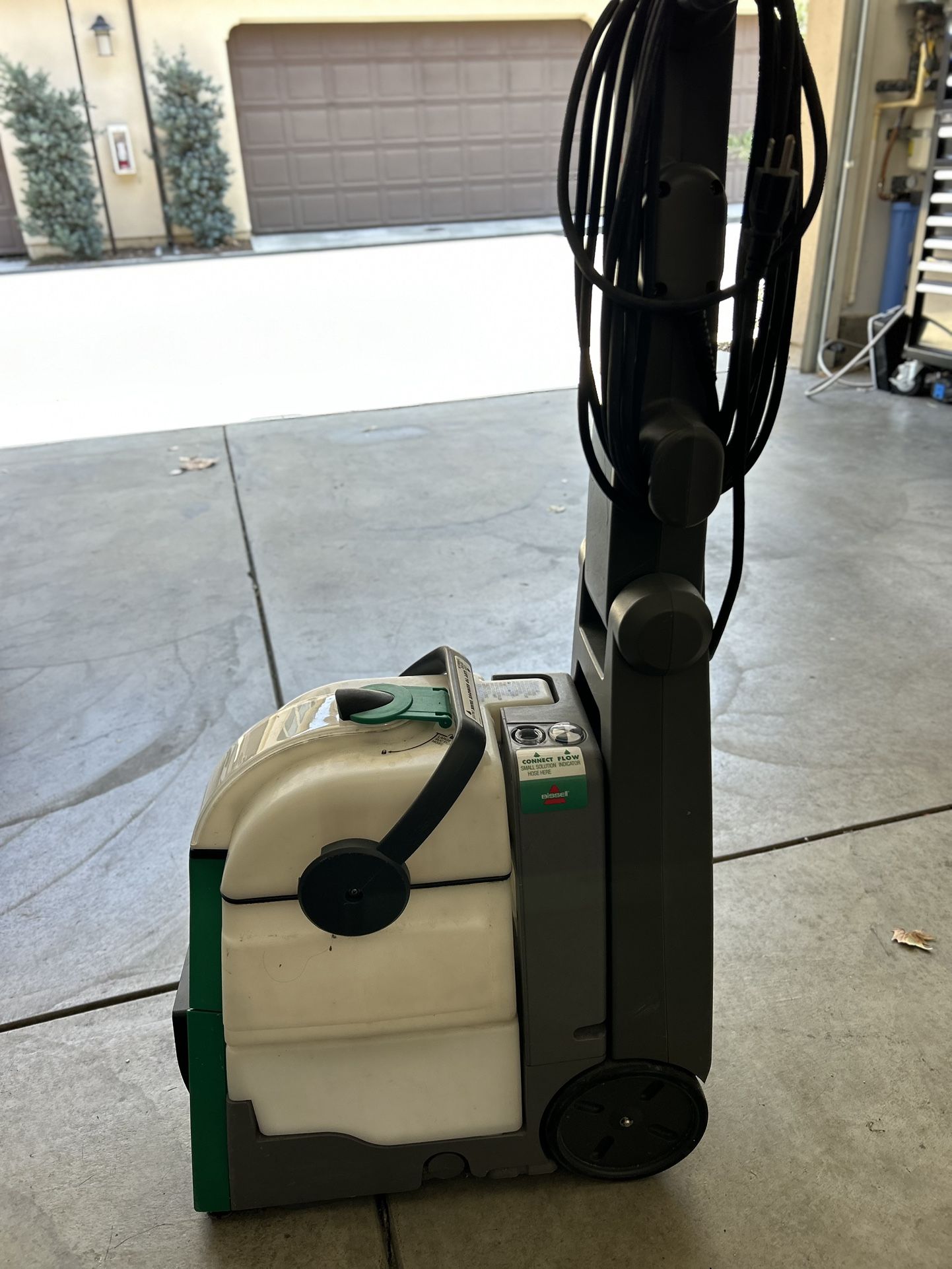 MACHINE PROFESSIONAL CARPET CLEANER
