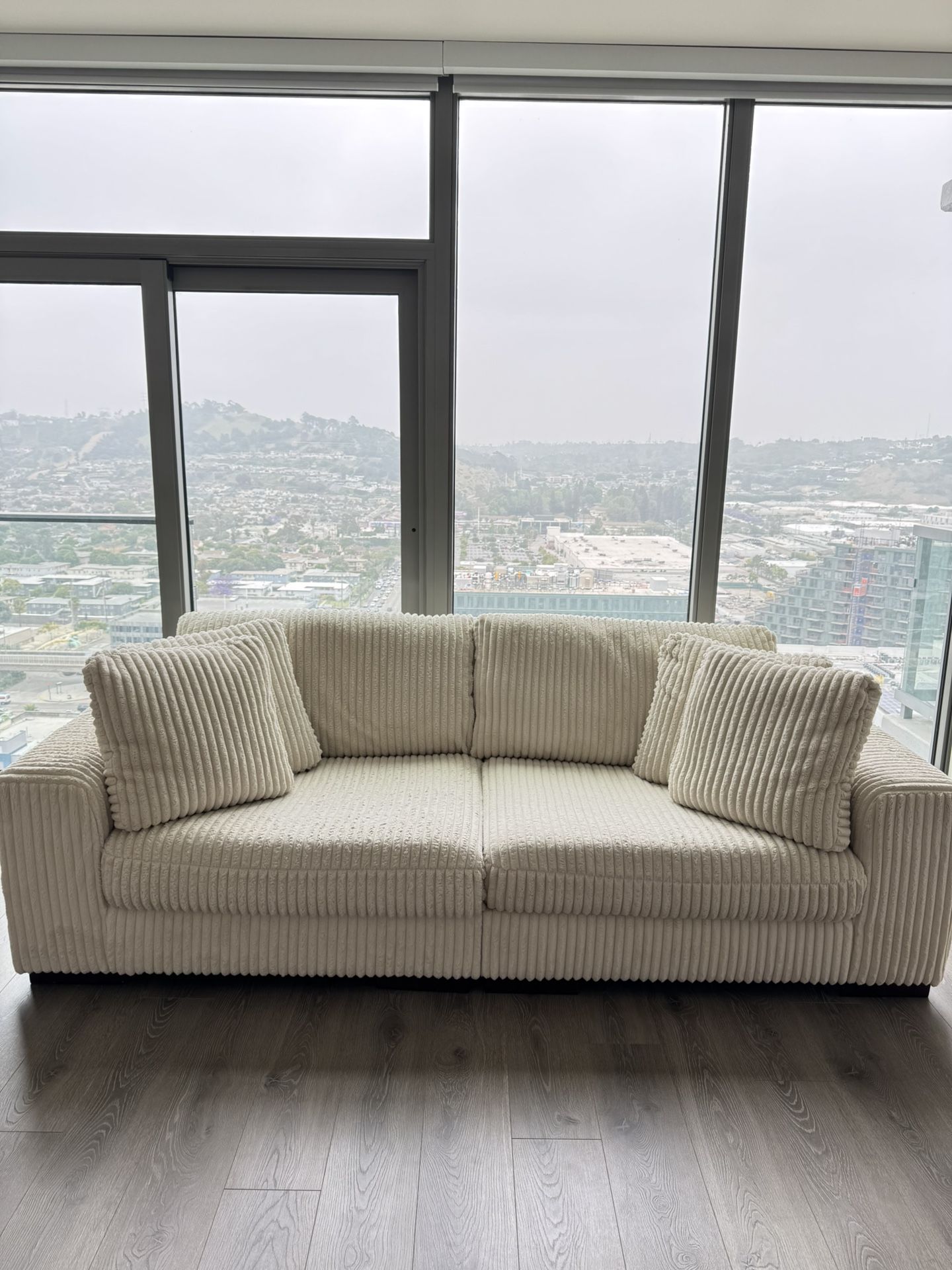 Lindyn 2-Piece Modular Loveseat