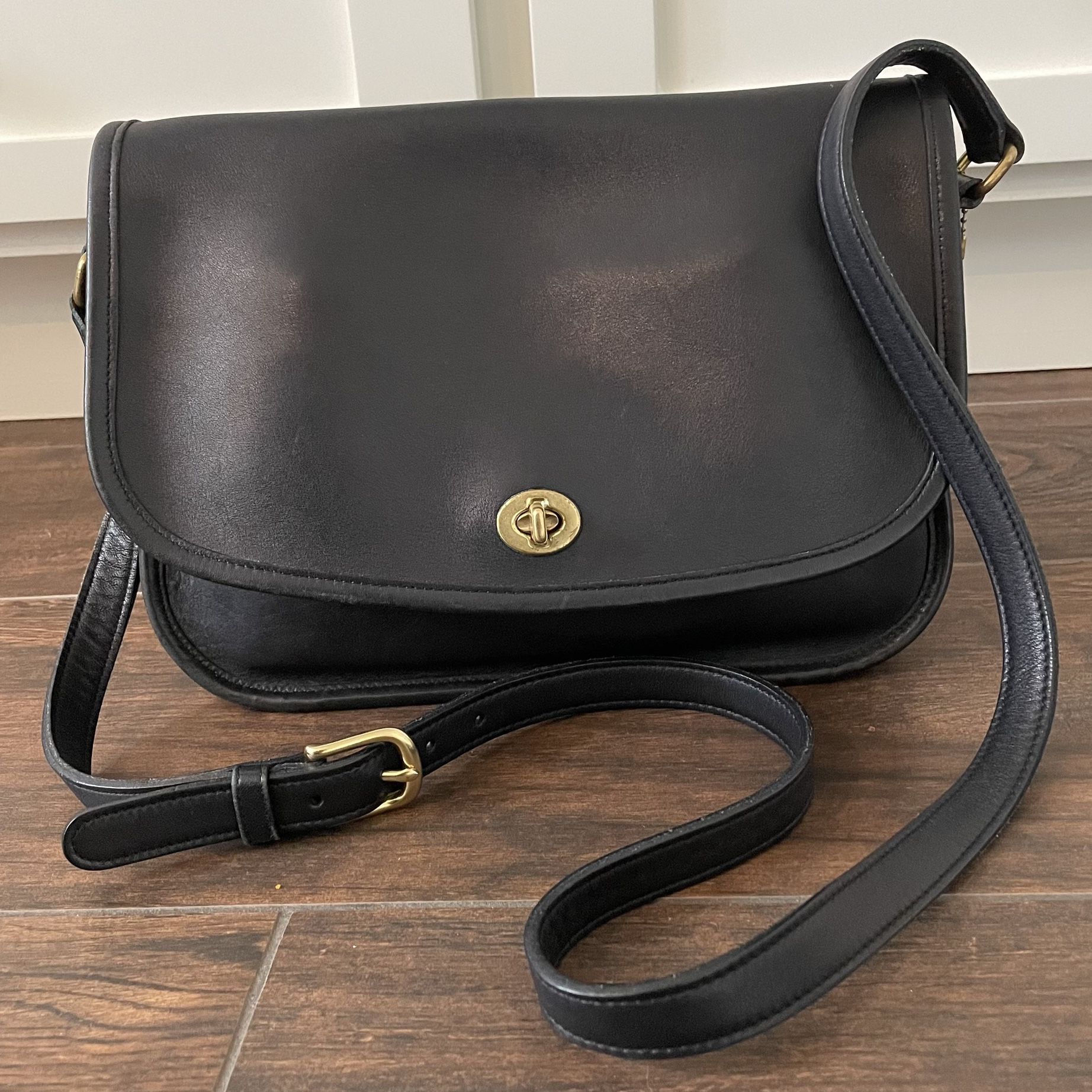 woman's leather designer bag for Sale in Los Angeles, CA - OfferUp