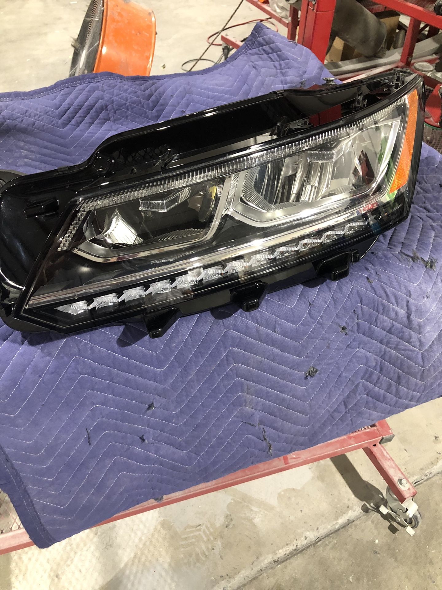 2016-2018 Volkswagen Passat oem headlight (driver side)