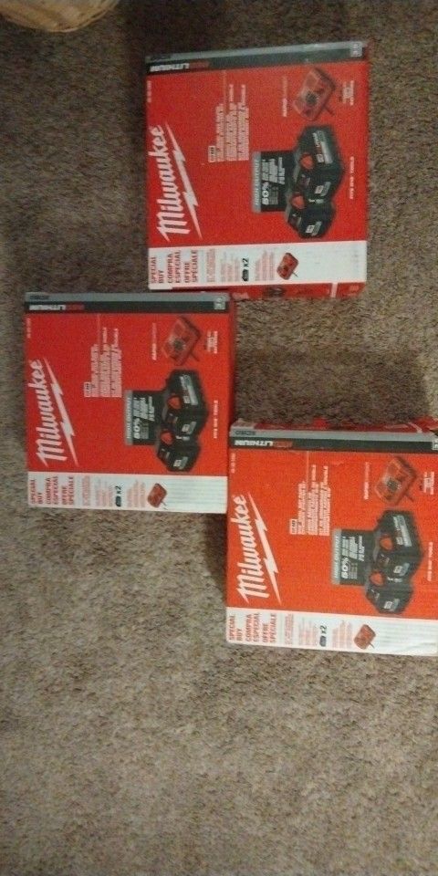 Milwaukee M18 Rapid Charger And battery Kit 