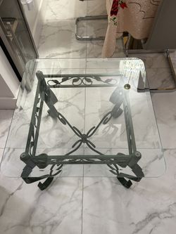 Glass/metal table 