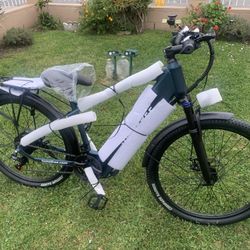 NEW TOOMOFREE ELECTRIC BIKE