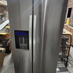 Whirlpool 20.6-cu ft Counter-Depth 36-in Wide Side-by-Side Refrigerator with Ice Maker ,Water and Ice Dispenser ( Fingerprint Resistant Stainless Stee