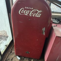 Vintage Coca-cola Machine 