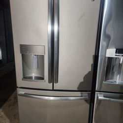 GE 36” Wide French Door Refrigerador 