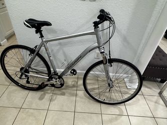 Marin Hybrid Bike Silver. Frame 22” good condition